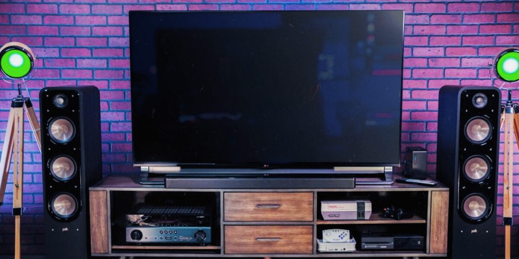 AV Receivers vs. Preamp/Amplifier Setups [Finding Perfect Audio]