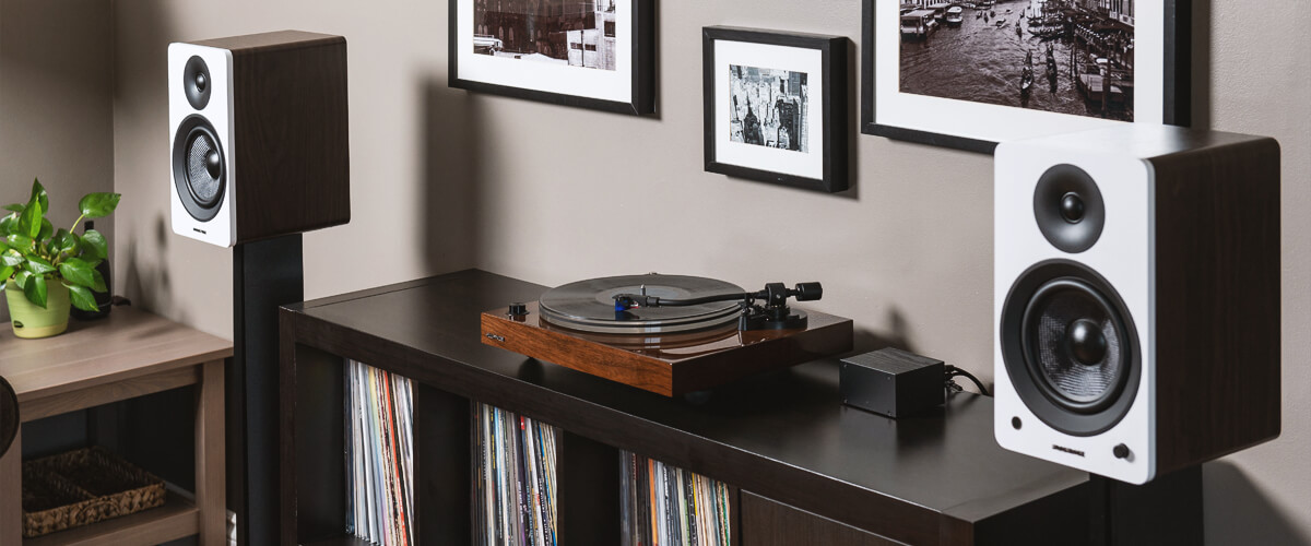 setting up a turntable and adjusting the sound